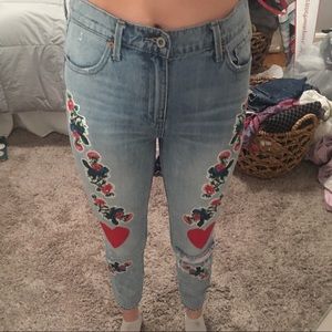 Lucky Brand Embroidered Jeans!